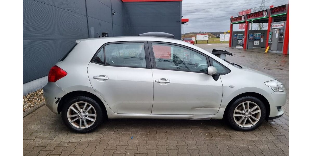 Toyota Auris 138.400 km 5.200 &euro; Linkenheim-Hochstetten 76351