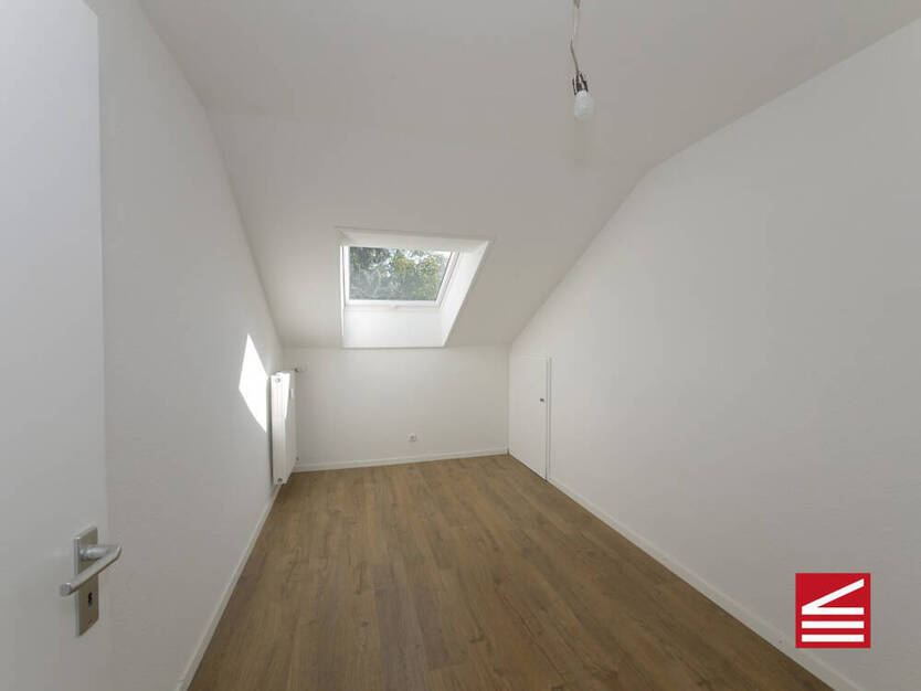 Baden-Baden, Varnhalt, attraktive 3-Zimmer-Wohnung mit Balkon und Garage!