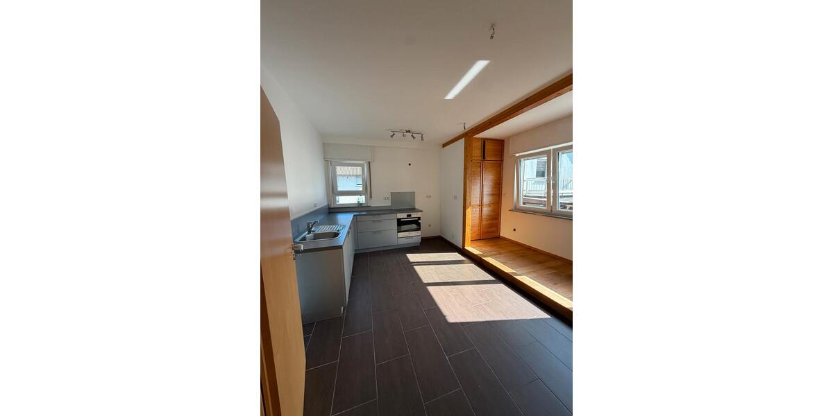 Etagenwohnung Hatzenbühl - 4 Zimmer, 130 m&sup2;, 1.100&euro; | Angebot:25415292