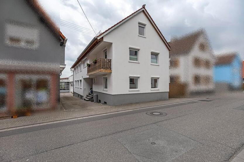 300qm Mehrfamilienhaus gedämmt,220qm MassivbauHalle 1260qm Grund