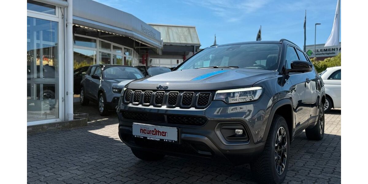 Jeep Compass 46.500 km 33.790 &euro; Karlsruhe 76185