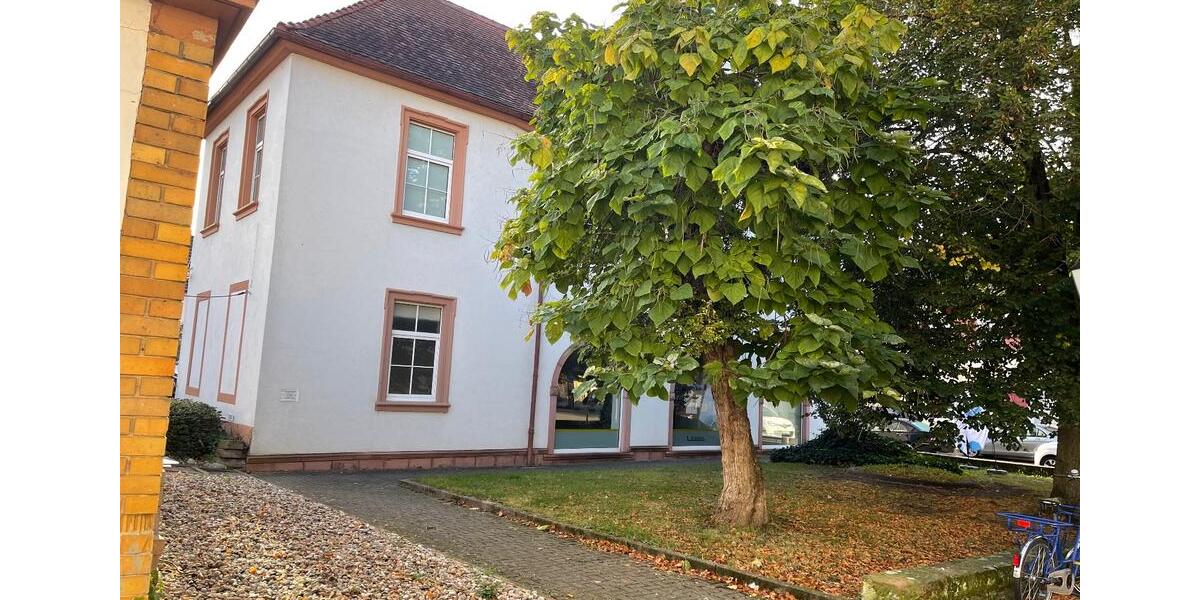 Mehrfamilienhaus und Gewerbefläche in Innenstadtlage zimmer