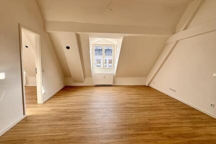 ERSTBEZUG: Charmantes 3-ZKBB Dachgeschossjuwel im Herzen von Landau 3 zimmer