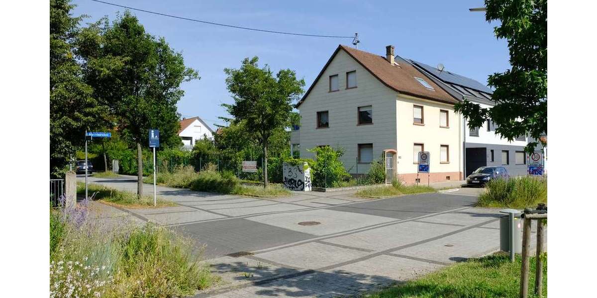Haus zum Kaufen in Karlsruhe Neureut 849.000 € 180 m² 7 zimmer