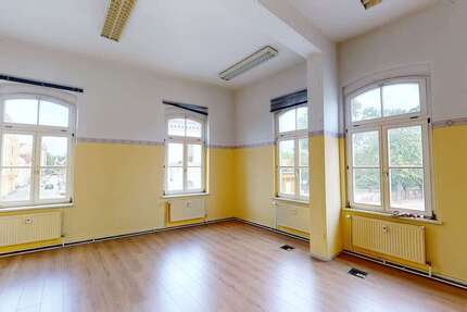 Büro in Torgau 1.125 € 168 m²