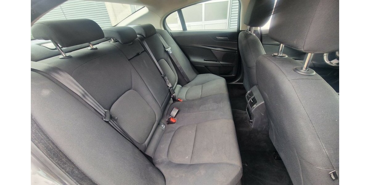 Jaguar XE Pure Klima Navi Kamera 225.000 km 7.998 &euro; Landau 76829