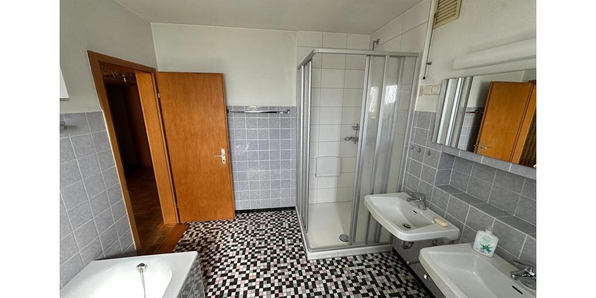 Einfamilienhaus Bellheim - 8 Zimmer, 211 m&sup2;, 585.000&euro; | Angebot:26764941