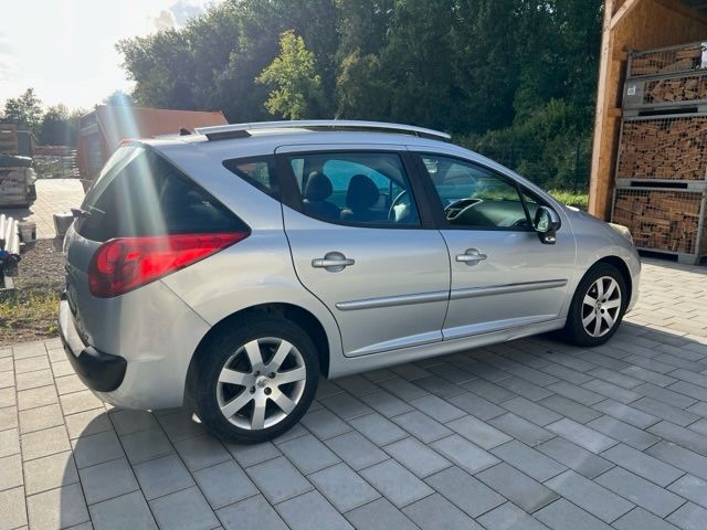 Peugeot 207 189.000 km 2.200 € Philippsburg 76661