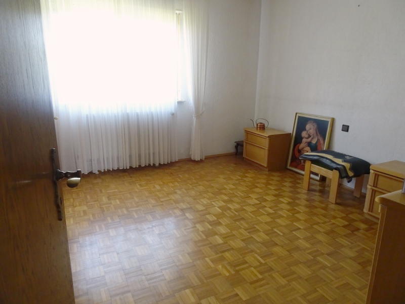 ObjNr:18697 - Gepflegtes, großes 2 Familienhaus in Rülzheim 7 zimmer