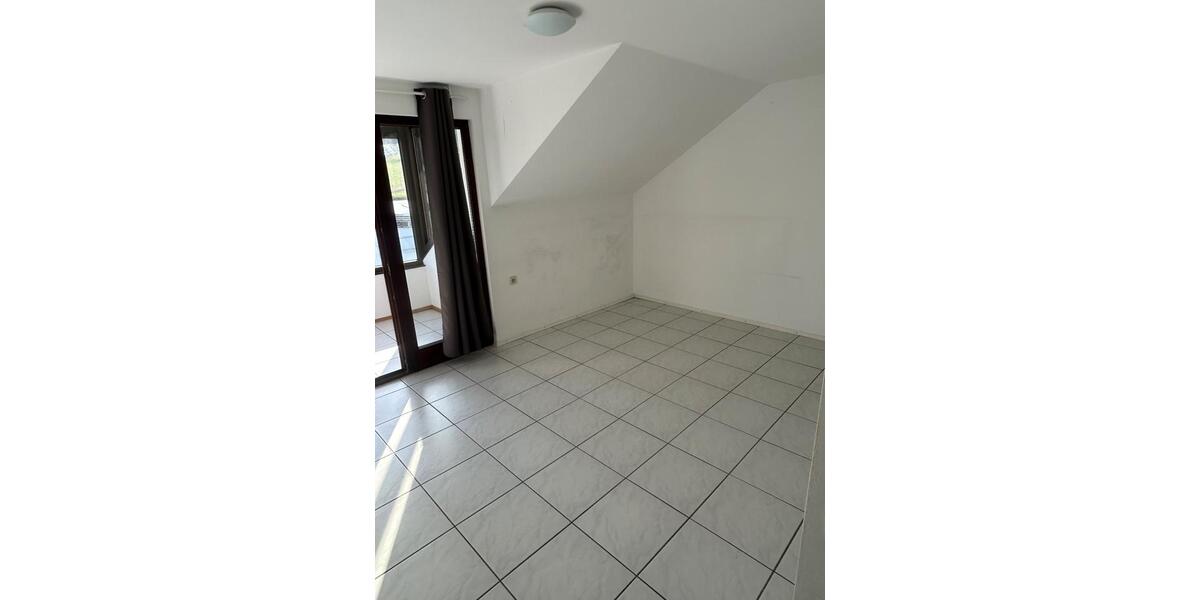 Dachgeschoßwohnung Königsbach-Stein Stein - 2.5 Zimmer, 70 m&sup2;, 720&euro; | Angebot:25446973