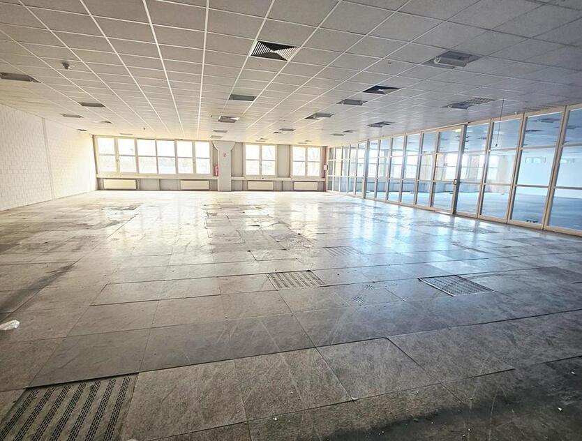 Vielseitige Lagerfläche – Ab sofort für Lager & Logistik nutzbar! zimmer