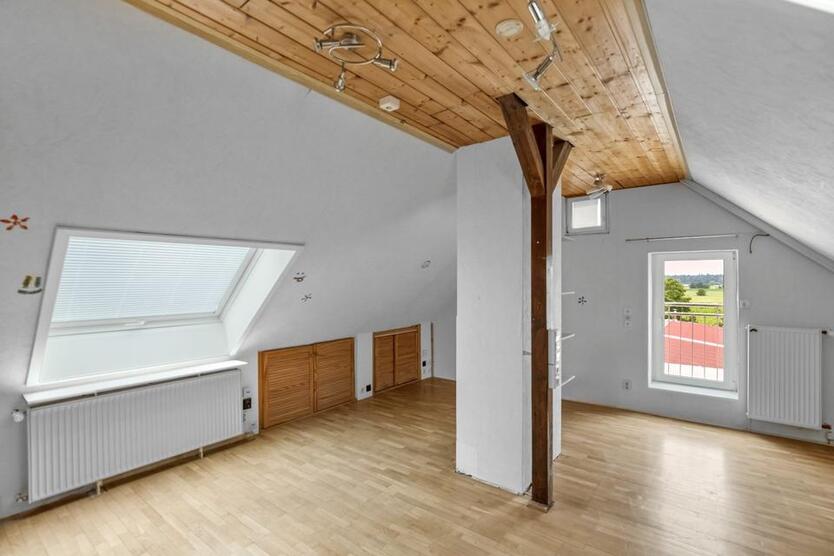 300qm Mehrfamilienhaus gedämmt,220qm MassivbauHalle 1260qm Grund