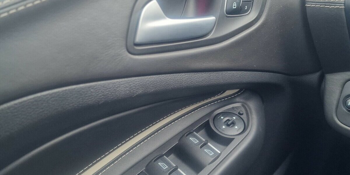 Ford Kuga 1.5 Klimaautomatik NAVI BI-XENON 70.000 km 18.998 &euro; Landau 76829