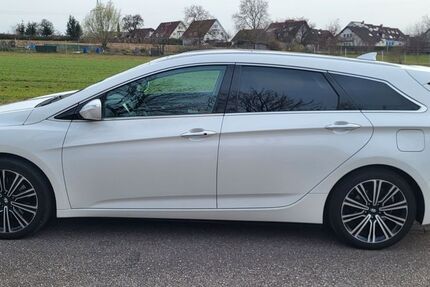 Hyundai i40 124.500 km 11.600 € Karlsruhe 76228