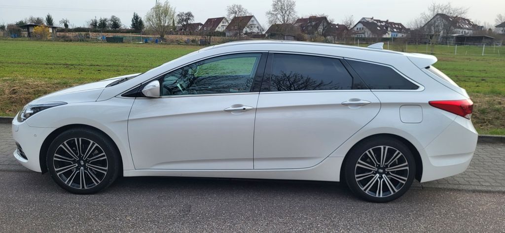 Hyundai i40 124.500 km 11.600 € Karlsruhe 76228