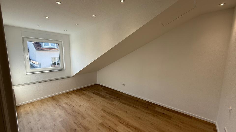 Dachgeschoßwohnung Karlsruhe Knielingen - 4 Zimmer, 99 m&sup2;, 1.390&euro; | Angebot:26133475