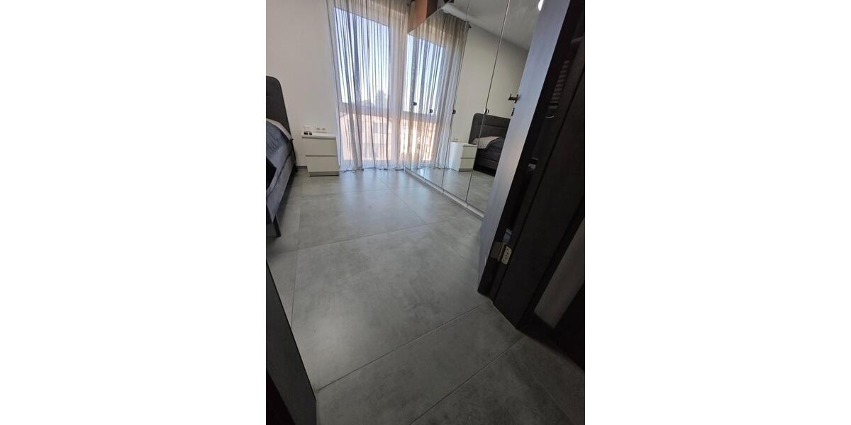 Exklusive 5,5-Zimmer-Maisonette-Dachgeschosswohnung mit Aufzug 5.5 zimmer