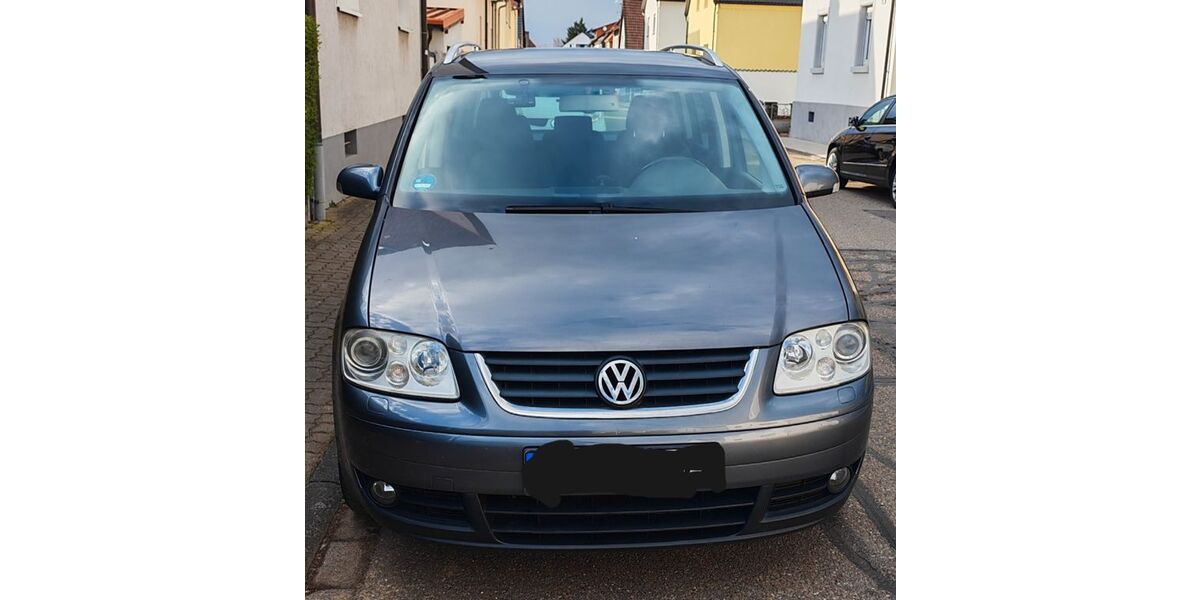 VW Touran 267.000 km 2.700 &euro; Ubstadt-Weiher 76698