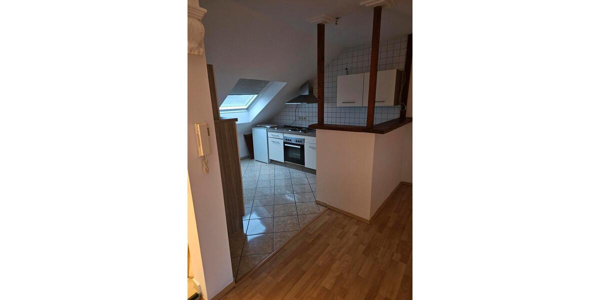 Dachgeschosswohnung zu vermieten ab 01.02.2026 3 zimmer