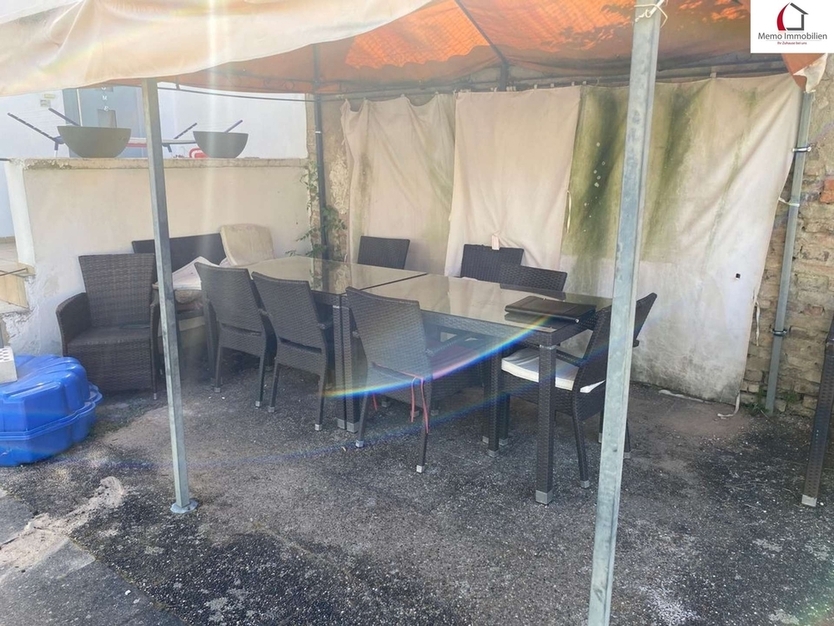 °°° Mehrfamilienhaus MIT 4 WohnungEN, 3 GARAGEN, GARTEN UND AUSBAUPOTENZIAL °°°