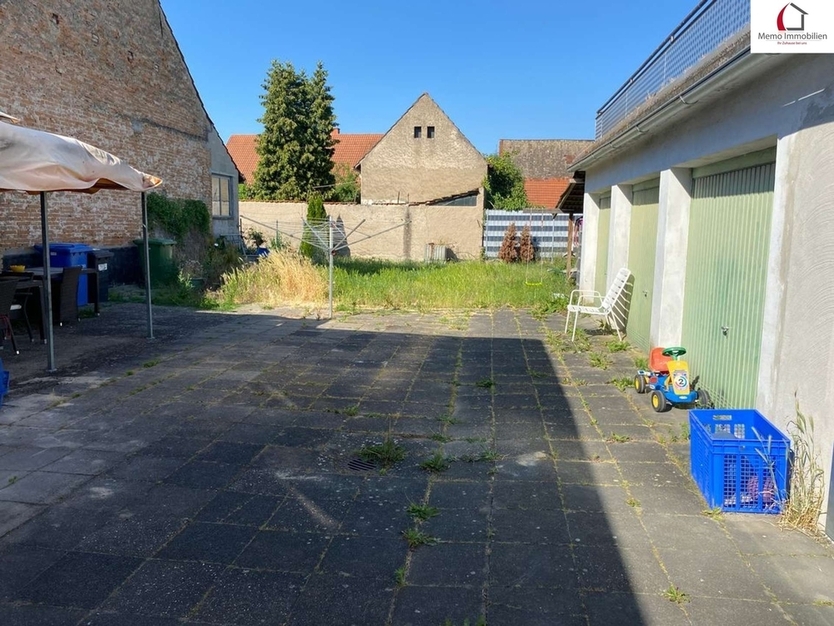 °°° Mehrfamilienhaus MIT 4 WohnungEN, 3 GARAGEN, GARTEN UND AUSBAUPOTENZIAL °°°