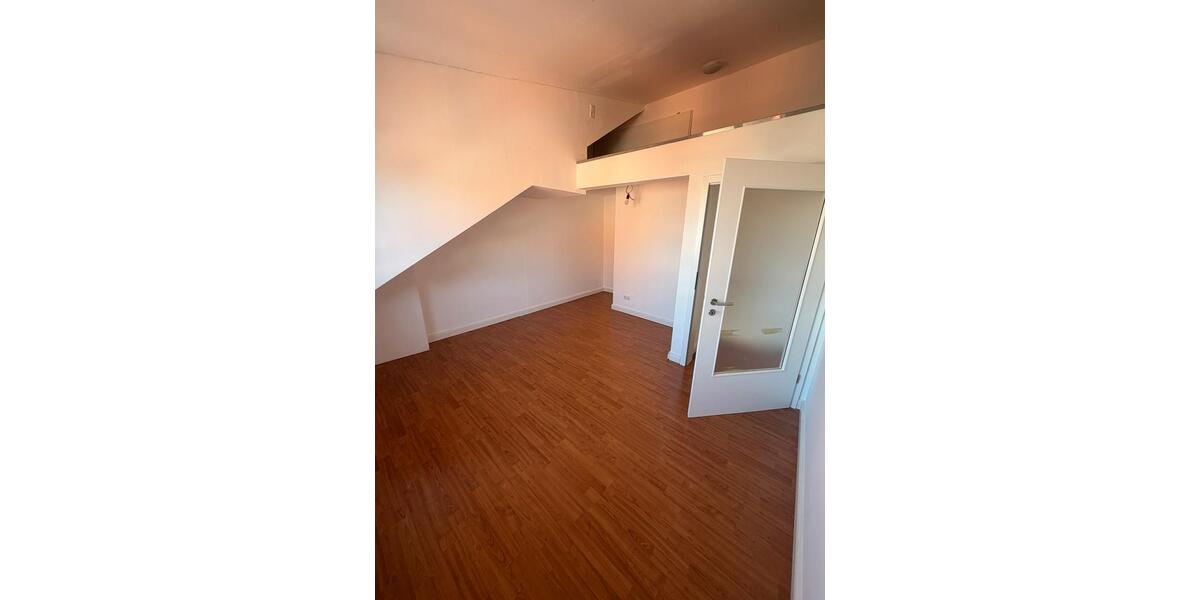 Dachgeschoßwohnung Ettlingen - 3 Zimmer, 110 m&sup2;, 1.100&euro; | Angebot:25990844