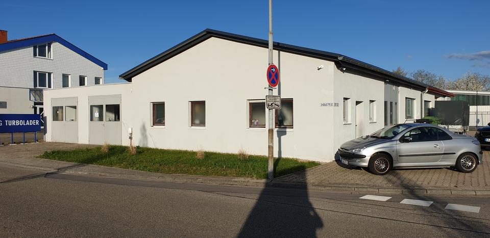 Vielseitige Gewerbehalle mit Büroflächen, Stellplätzen und Glasfaseranschluss in Ötigheim zimmer
