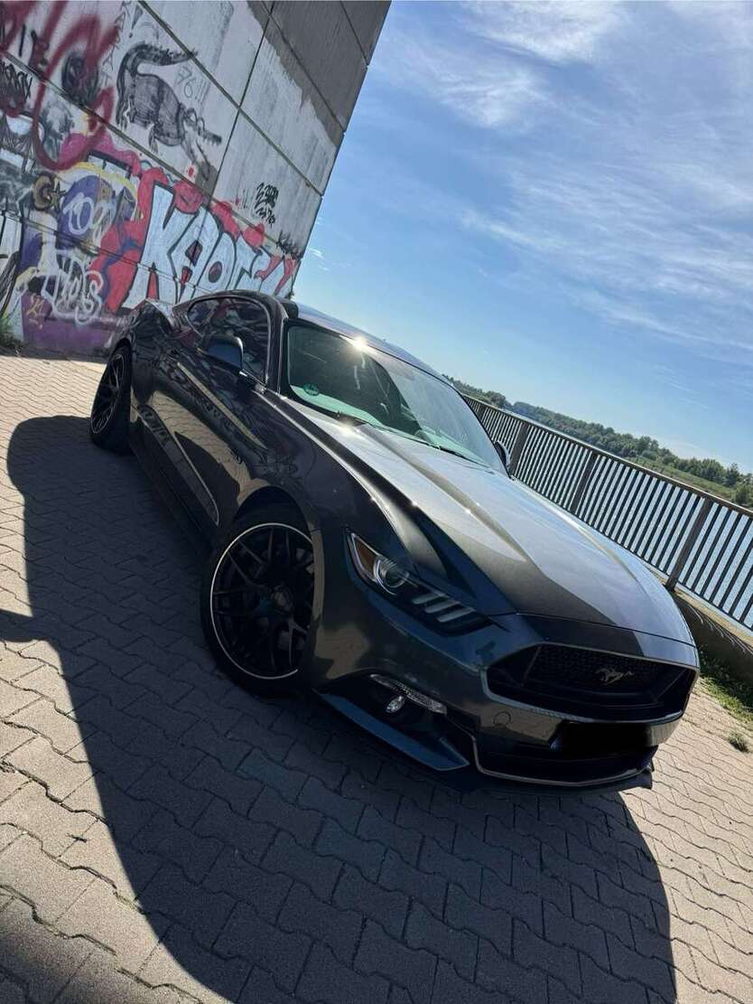 Ford Mustang 133.000 km 31.900 € Gaggenau 76571