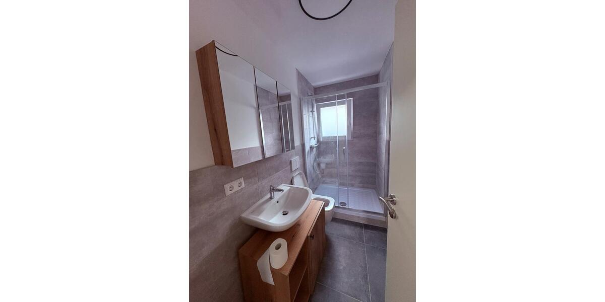 Etagenwohnung Pforzheim Nordstadt - 8 Zimmer, 15 m&sup2;, 500&euro; | Angebot:25642687