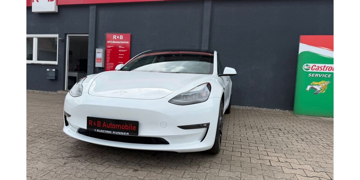 Tesla Model 3 36.196 km 33.499 &euro; Gaggenau 76571