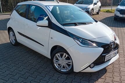 Toyota Aygo (X) 74.700 km 8.900 &euro; Pforzheim 75172