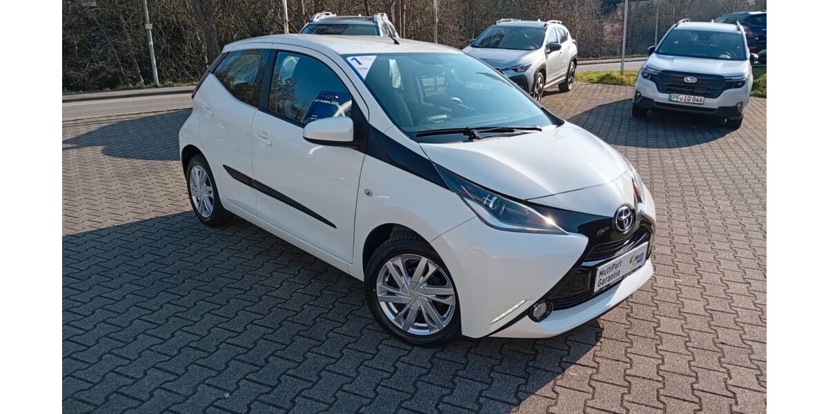Toyota Aygo (X) 74.700 km 8.900 &euro; Pforzheim 75172