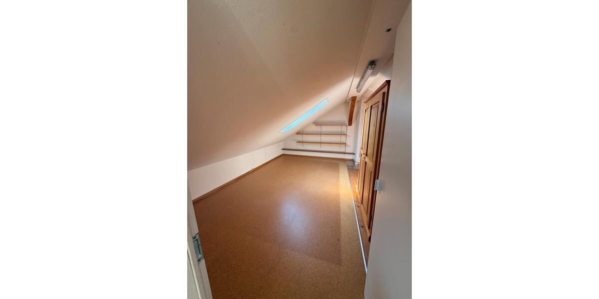 Etagenwohnung Hatzenbühl - 4 Zimmer, 130 m&sup2;, 1.100&euro; | Angebot:25415292