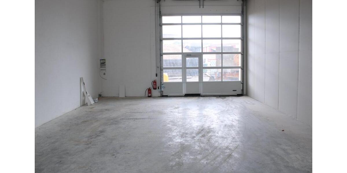 Lagerhalle Halle Industriehalle Produktionshalle Gewerbehalle Lagerfläche Lagerraum mit Rolltor zu vermieten! zimmer