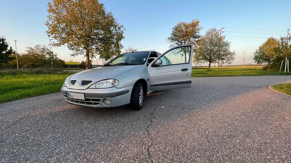 Renault Megane 215.500 km 1.350 € Karlsdorf-Neuthard 76689