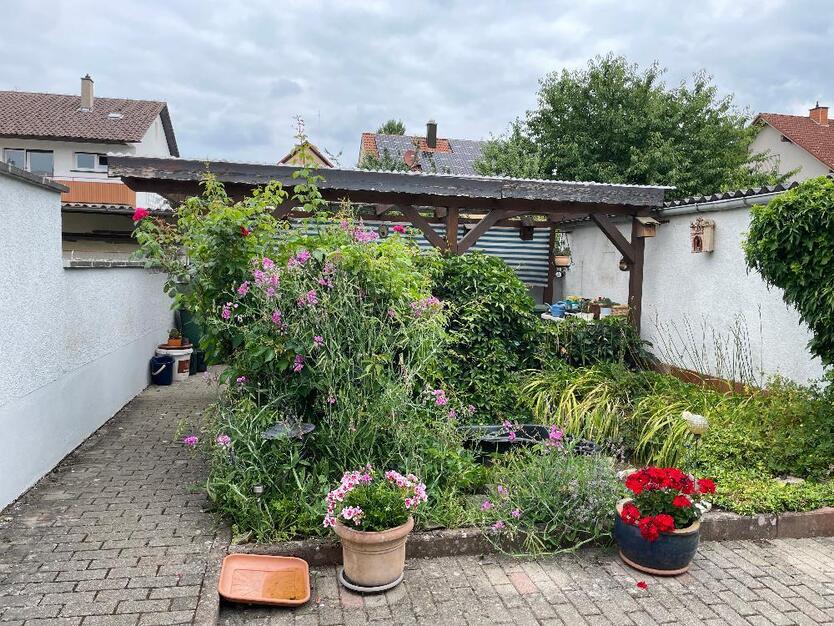 *** Zweifamilienhaus mit Potential für mehr !