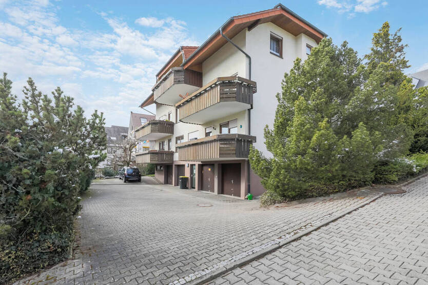 Seltene Gelegenheit! Stilvolle 3,5-Zimmer-DG-Wohnung mit Kamin und Garage und toller Aussicht!