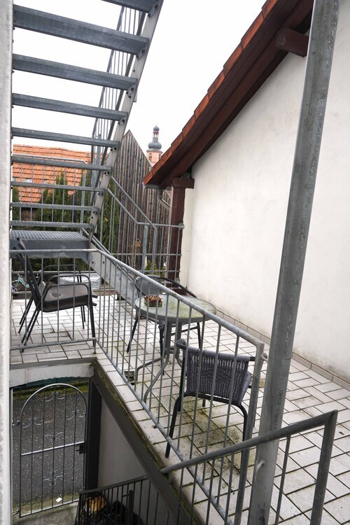 ~~ VERMIETETE ETAGENWOHNUNG IN ZWEITER BAUREIHE IN ZENTRALER LAGE ~~ 3 zimmer