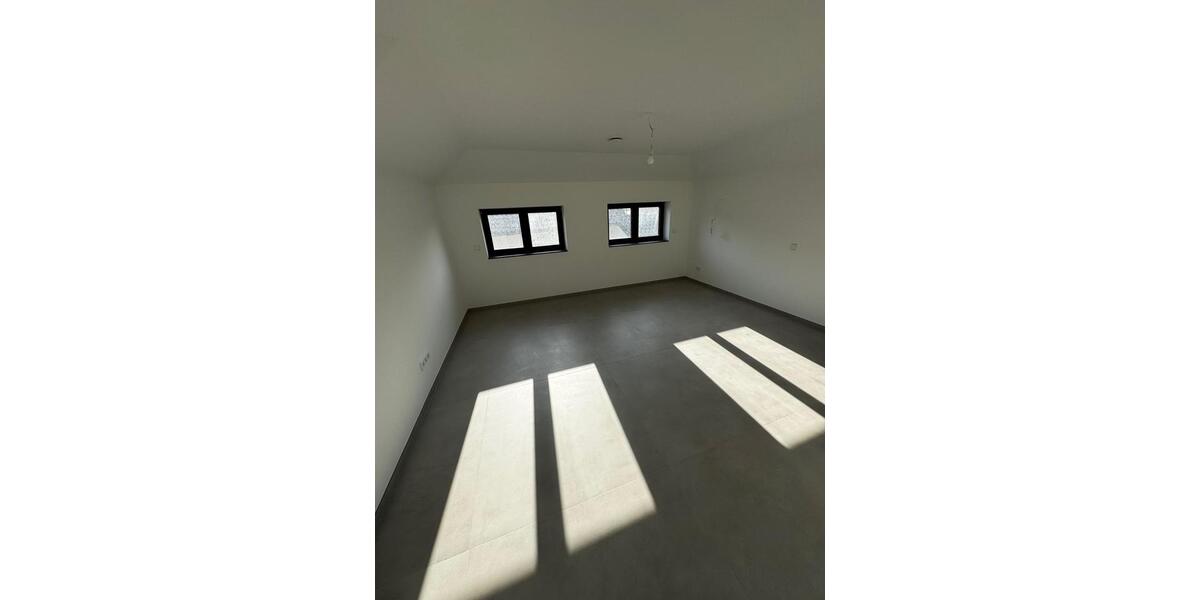 Dachgeschoßwohnung Bretten - 5 Zimmer, 125 m&sup2;, 1.480&euro; | Angebot:25131321