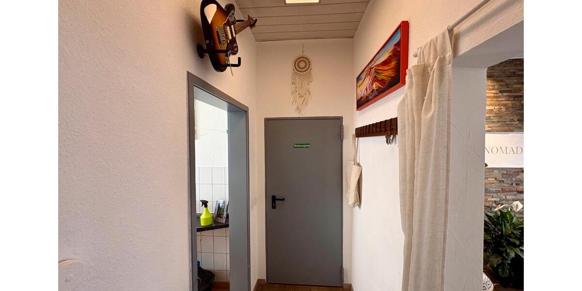 Attraktive Gewerbefläche mit Schaufenster 2 Zugängen zimmer