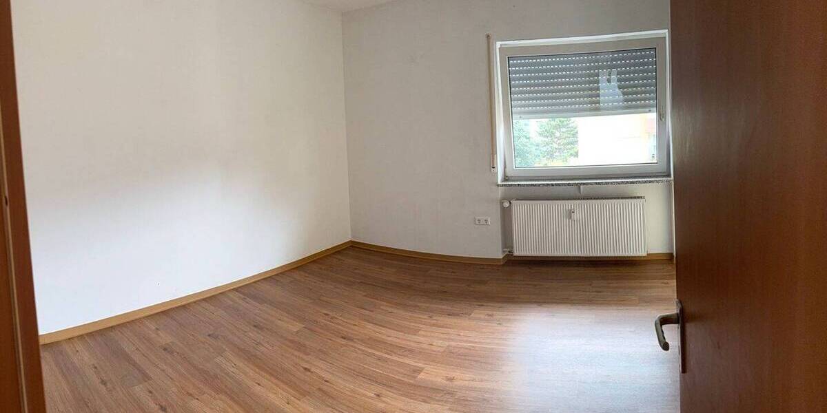 Etagenwohnung Philippsburg - 4 Zimmer, 89 m&sup2;, 823&euro; | Angebot:26882154