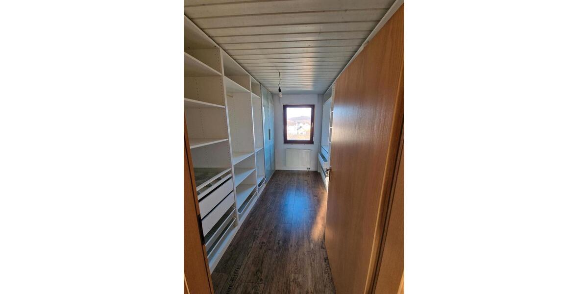 Dachgeschoßwohnung Straubenhardt - 4 Zimmer, 93 m&sup2;, 850&euro; | Angebot:25354030