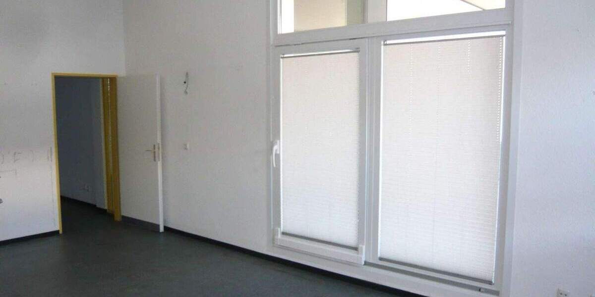 Leerstehende Gewerbefläche vis-a-vis Rathaus in WörtRhein zimmer