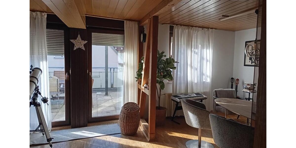 Große 5-Zi-Whg. 2 Balkone, Keller, Stellpl., Dachsp., Kachelofen 5 zimmer