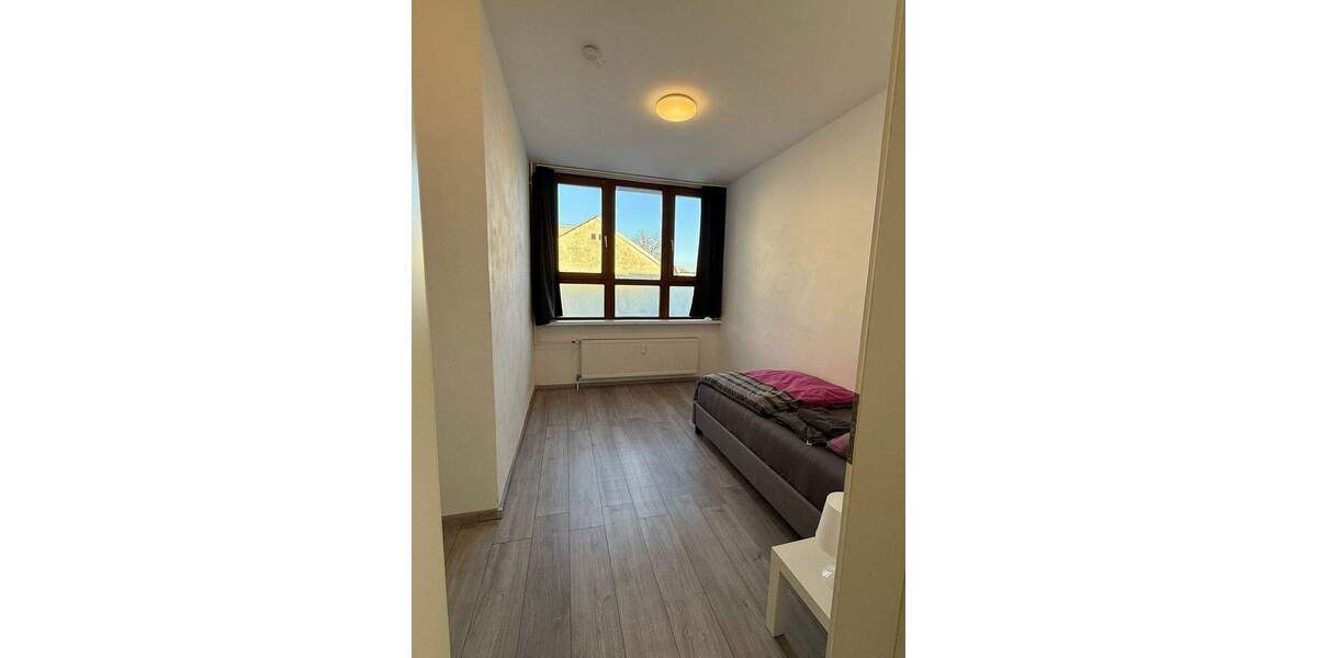 Sehr großzügige 5 Zimmer Wohnung im Hinterhof mit Stellplatz zu verkaufen! 5 zimmer