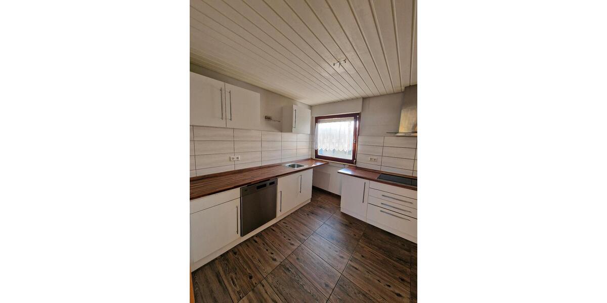 Dachgeschoßwohnung Straubenhardt - 4 Zimmer, 93 m&sup2;, 850&euro; | Angebot:25354030