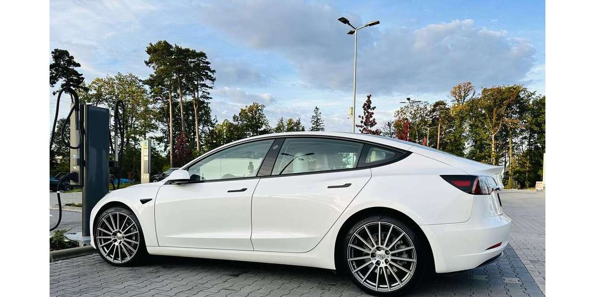 Tesla Model 3 46.500 km 30.100 &euro; Bretten 75015