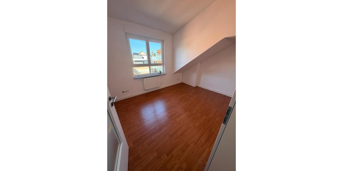 Dachgeschoßwohnung Ettlingen - 3 Zimmer, 110 m&sup2;, 1.100&euro; | Angebot:25990844