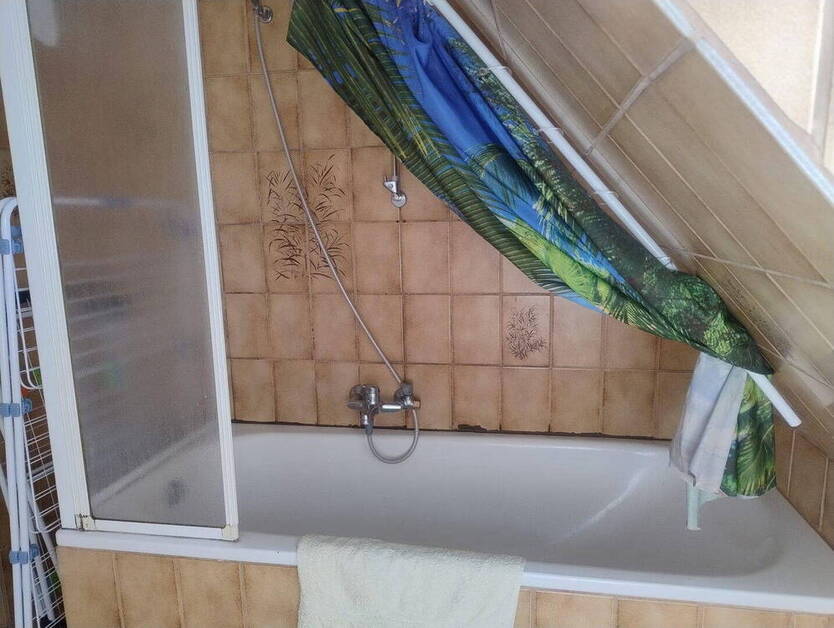 Für junge MieterStudenten - gemütliche Wohnung im 2. OG - Stadtmitte - auch als WG geeignet