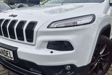 Jeep Cherokee 166.000 km 12.990 &euro; Forst 76694